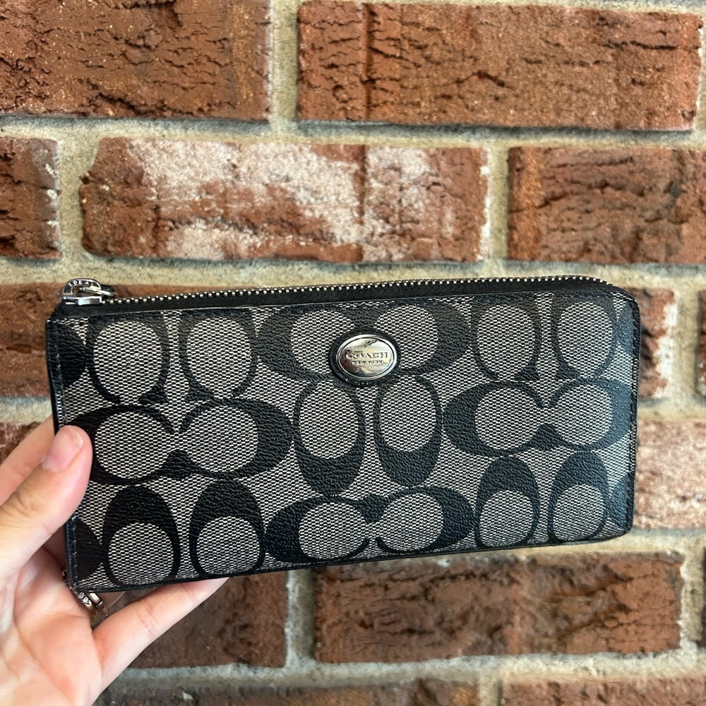 🌟SOLD🌟 Coach Signature Black and Gray L Wallet